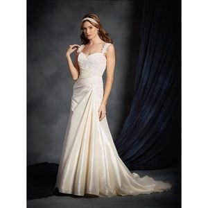 2532 Alfred Angelo Wedding Dress